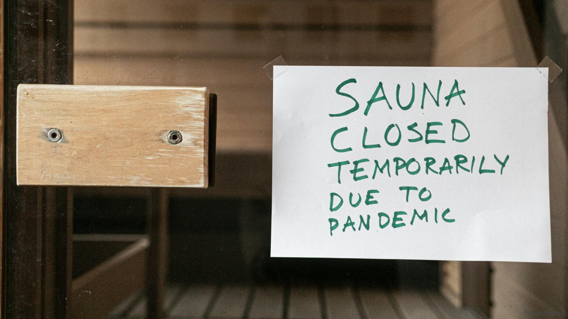 Photo of sauna closure notice